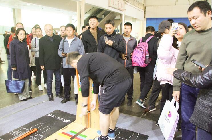 全国学校体育与卫生器材装备展现场直击