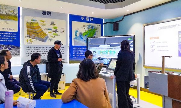 案例 | 推動地理教學智慧化——玉溪一中數字化地理教室