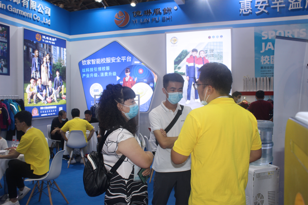 大咖蒞臨·簽約不斷·云上展覽，智能校服引領中國校服流行趨勢！