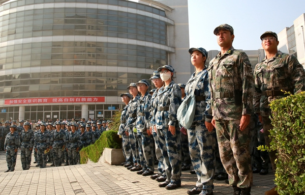 西北农林科技大学5200余名师生参加军训战备基础训练暨应急疏散演练