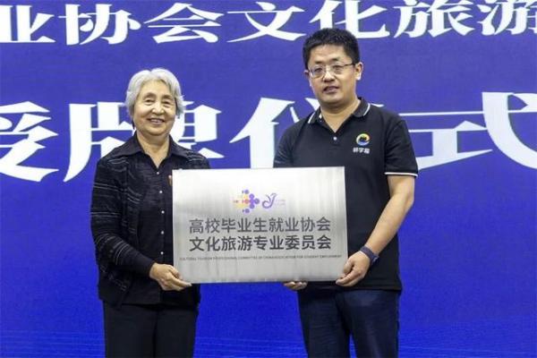 親子貓CEO魏巴德：2022研學旅行的“不火”與“要火“
