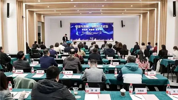 民進浙江省委會舉辦第一屆同心經濟論壇，小碼教育王江有作主題分享