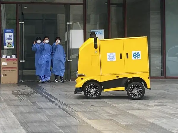 行深智能無人送餐車進入同濟大學，助力最后100米無接觸配送