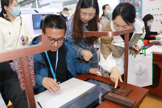 华文众合第8代智慧书法教室亮相第34届河北省教育装备展示会