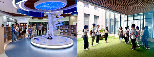 南京航空航天大學圖書館領導帶新生和家長參觀圖書館