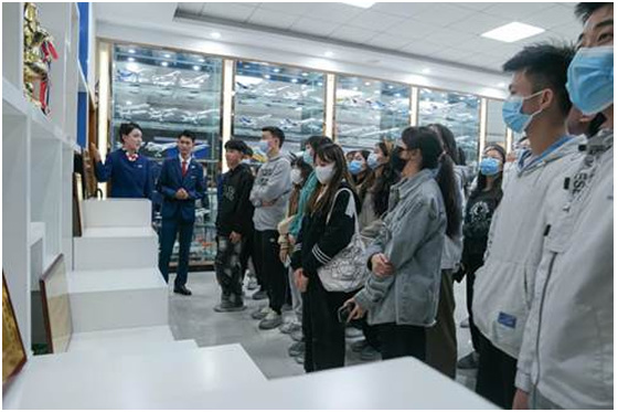 “沉浸式”探秘模擬艙 貴州民族大學旅游與航空服務學院開展“模擬艙開放日”活動