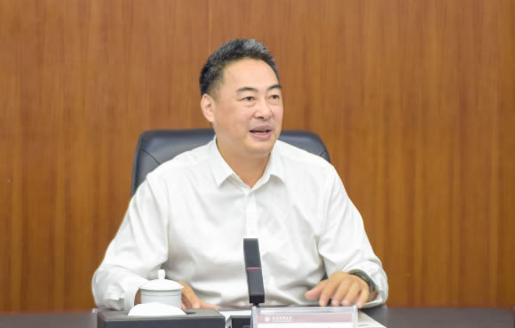 瀘州市委書記楊林興來西南醫科大學看望慰問學校女子足球隊