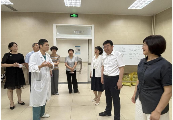 威海市立医院领导一行来大连医科大学交流访问