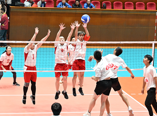 福建省中等职业学校首届教工气排球比赛在漳州举行