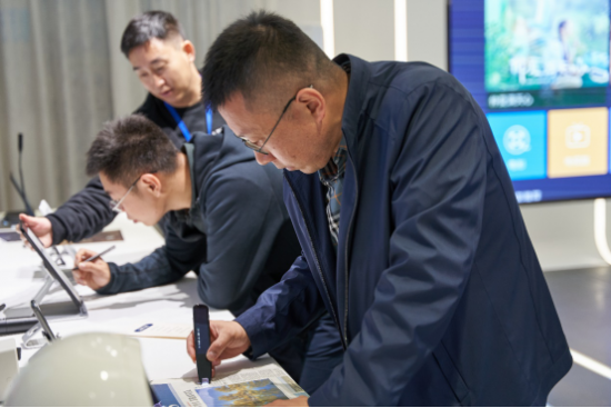 人工智能探访之旅，讯飞词典笔助力获郭沫若奖殊荣学校再攀高峰