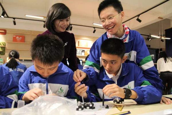 華南師范大學附屬中學STEAM創客教室第一課