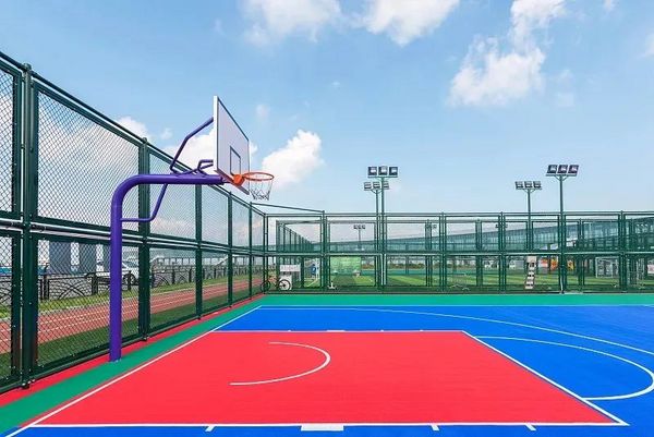 贵州省惠水县甲浪小学篮球场硅PU地面建设顺利完工