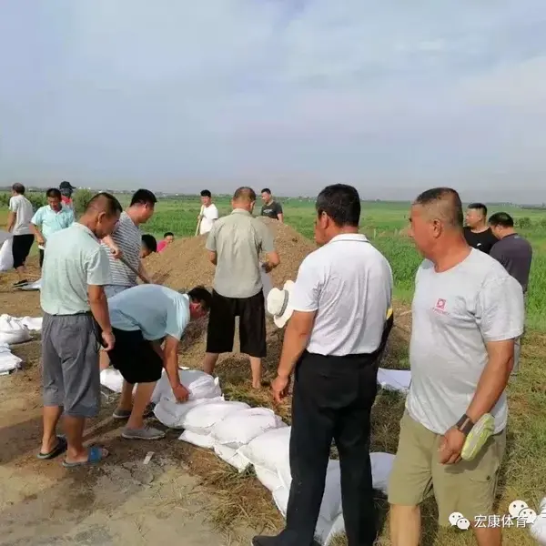 河南水災泄洪最后一站到海興——宏康體育捐千套救生衣顯真情