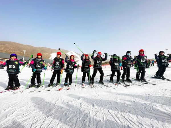 冰雪运动进校园 | 一起走进呼和浩特市中小学滑雪研学实践活动