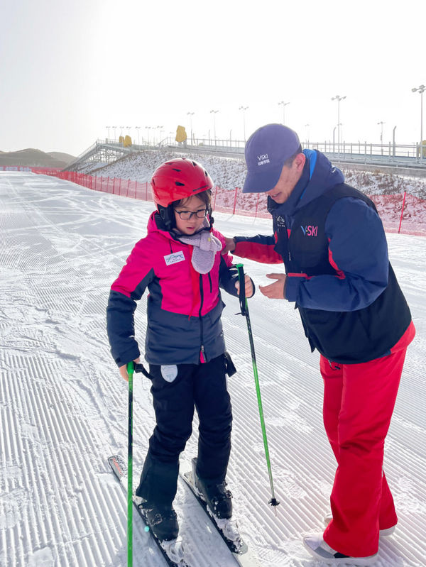 冰雪运动进校园 | 一起走进呼和浩特市中小学滑雪研学实践活动