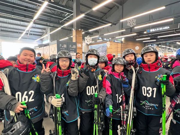 冰雪運動進校園 | 一起走進呼和浩特市中小學滑雪研學實踐活動