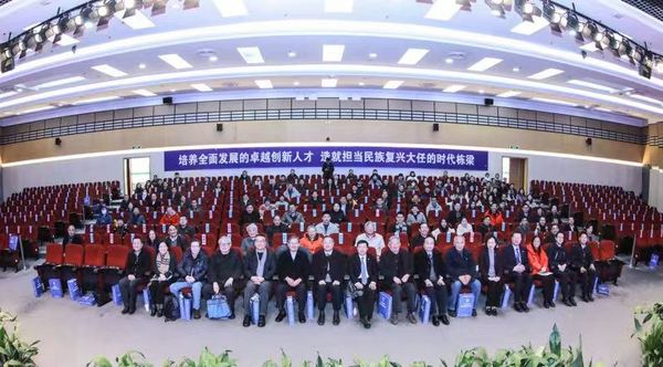 上海大學研究生教育大會召開
