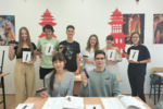 布达佩斯匈中双语学校学生首次体验中国智能词典笔