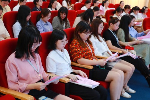 簽收一份 “討要”一份 海亮教育人收到兩份特別的教師節“禮物”